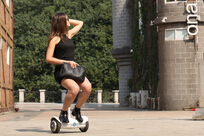 There are two highlights in Airwheel electric motors S6: mini size and intelligence.