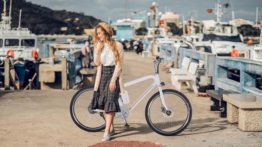 Airwheel R8 mountain bicycle